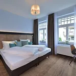 Uhu Gaestehaus Superior Hotel 3*