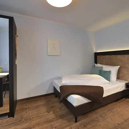 Uhu Gaestehaus Superior 3*