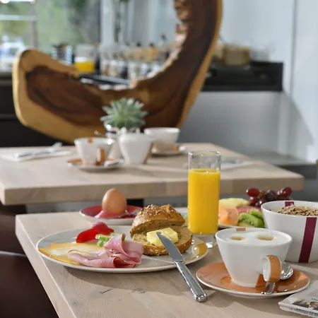Uhu Gaestehaus Superior فندق كولونيا