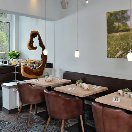 Uhu Gaestehaus Superior Otel 3*