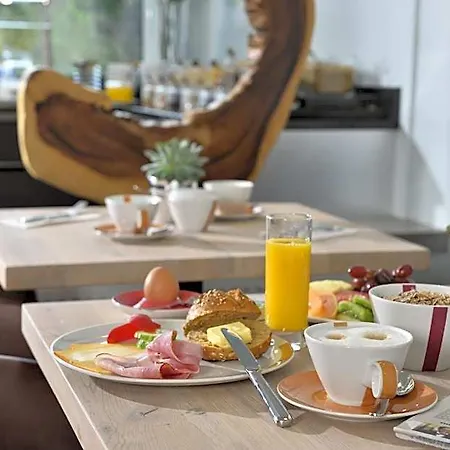 Uhu Superior Hotel 3*