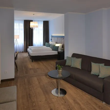 فندق Uhu Gaestehaus Superior كولونيا