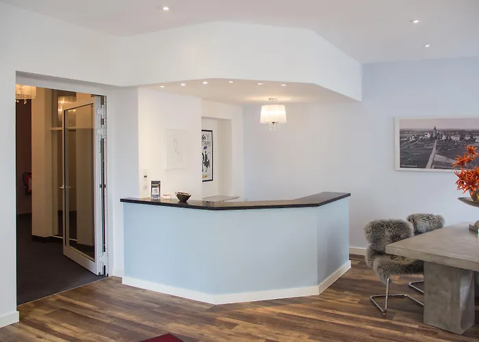 Uhu Gaestehaus Superior فندق كولونيا