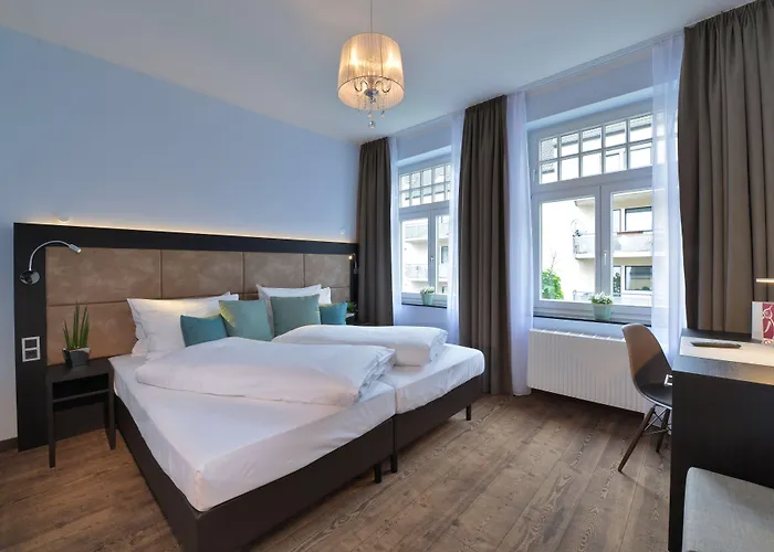 Uhu Gaestehaus Superior Hotell 3*