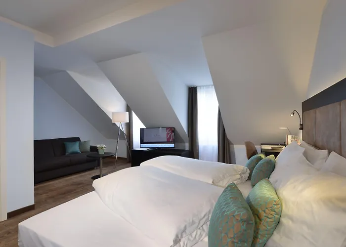 Uhu Gaestehaus Superior فندق كولونيا