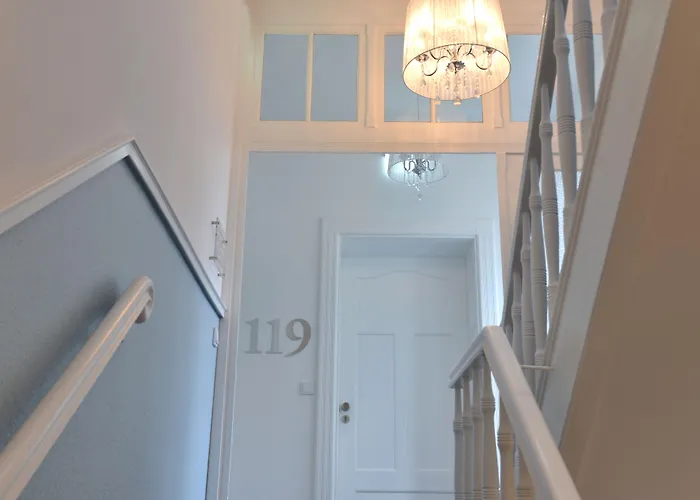 Uhu Gaestehaus Superior Hotell 3*