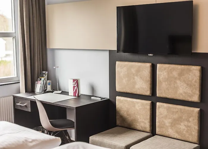 Uhu Gaestehaus Superior Hotell 3*