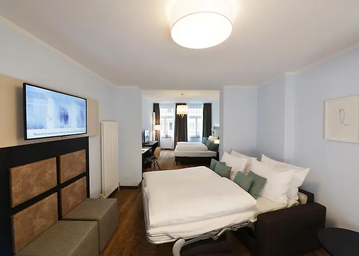 Uhu Gaestehaus Superior Hotell 3*