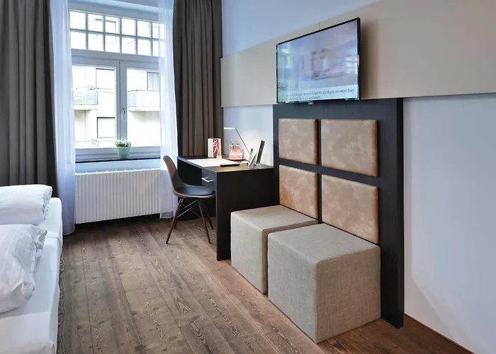 Uhu Gaestehaus Superior فندق كولونيا