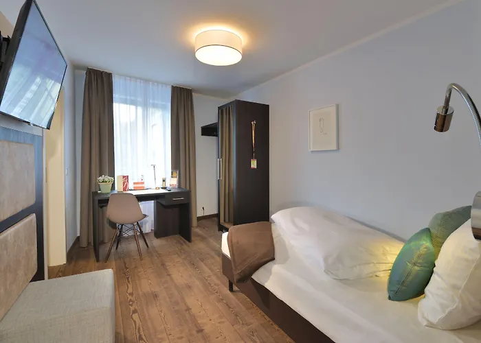 Uhu Gaestehaus Superior 3* קלן