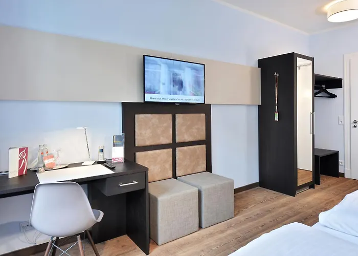 מלון Uhu Gaestehaus Superior 3*